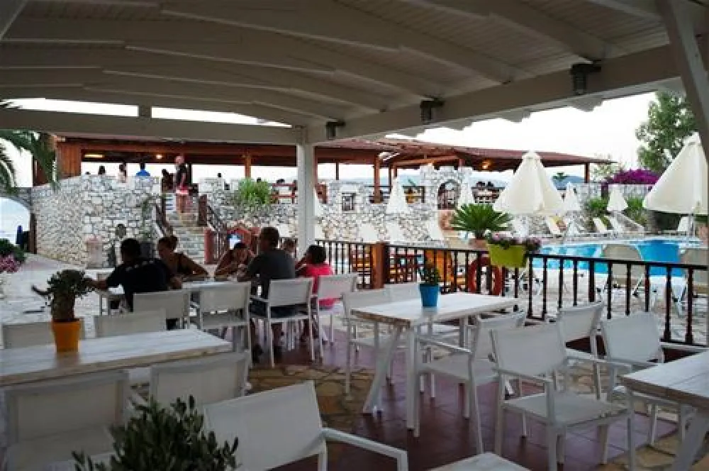 Camping Karavomilos Beach