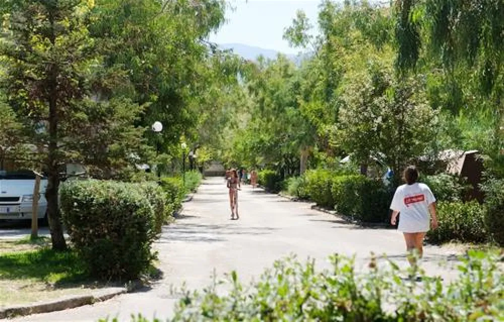 Camping Karavomilos Beach