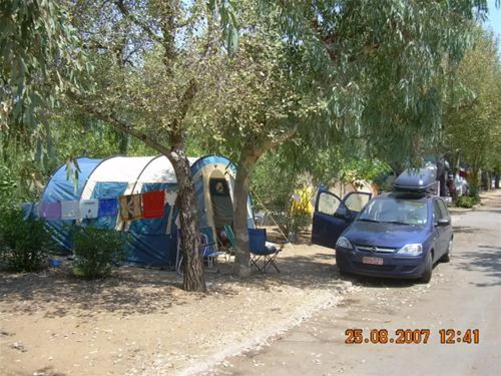 Camping Karavomilos Beach