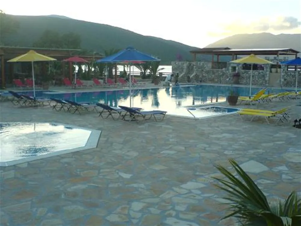 Camping Karavomilos Beach