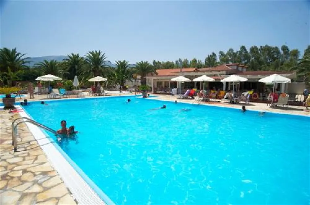 Camping Karavomilos Beach