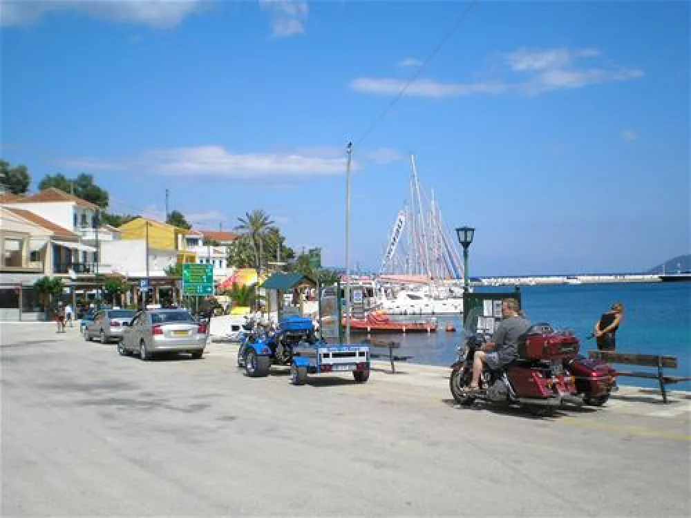 Camping Karavomilos Beach