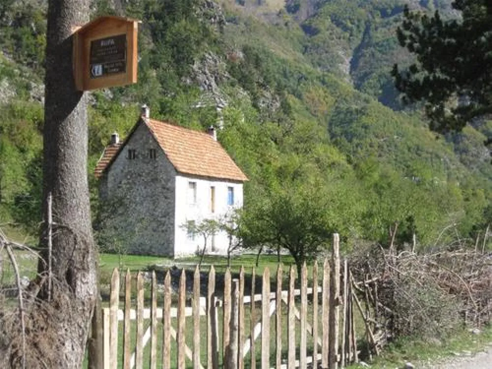 Camping Rupa Guesthouse & Camping