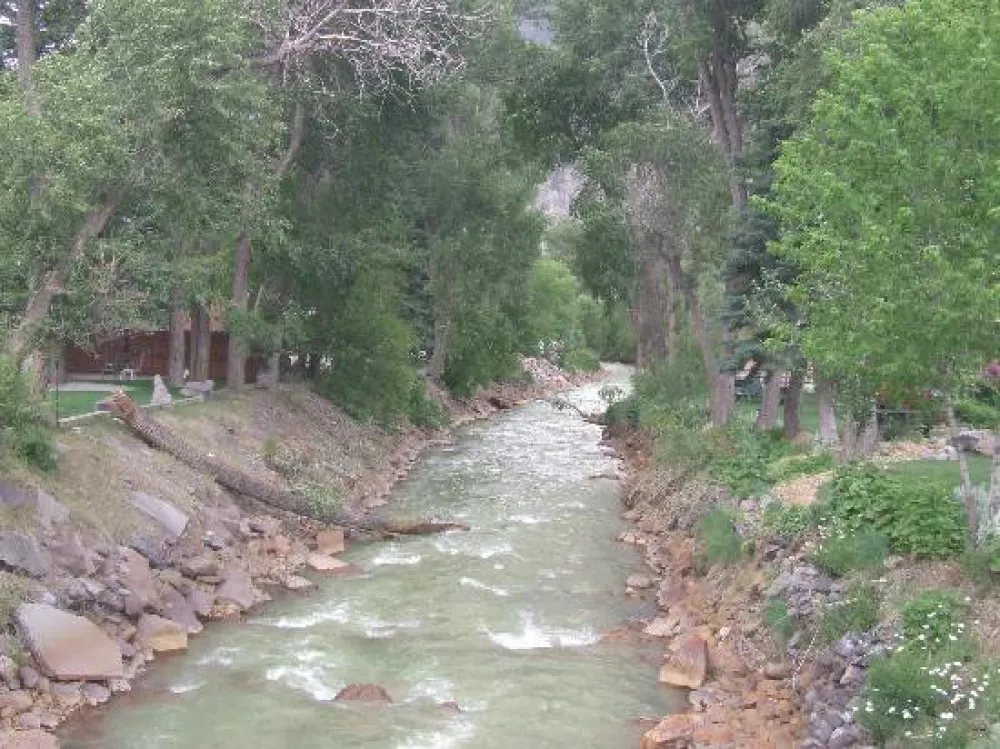 4J+1+1 RV Park & Campground