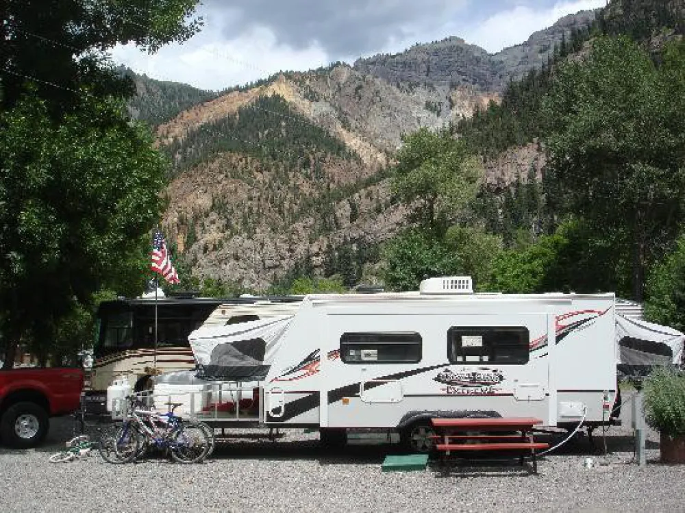 4J+1+1 RV Park & Campground