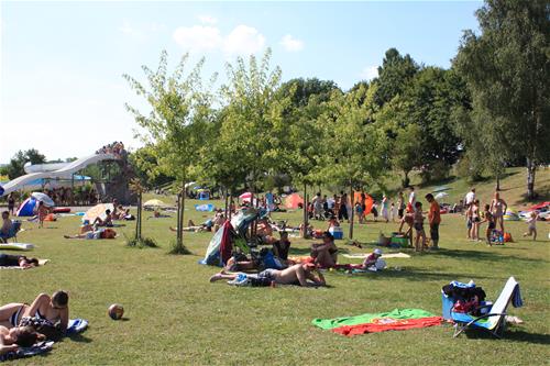 Camping Les Eglantines Base de Loisirs du Colvert photo 3