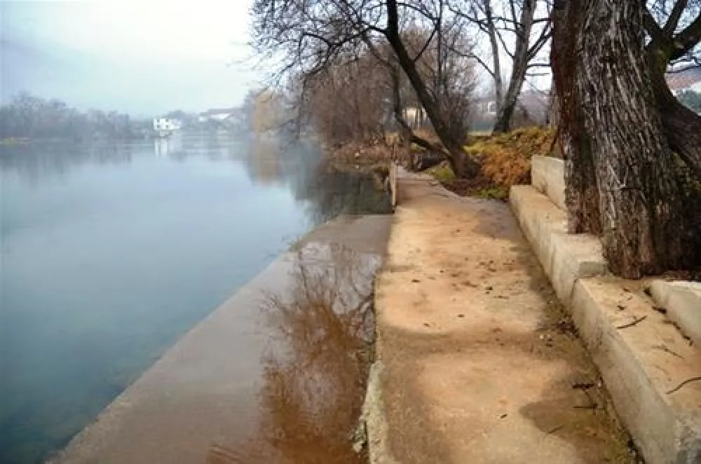 River Camp - HALF ISLAND Buna