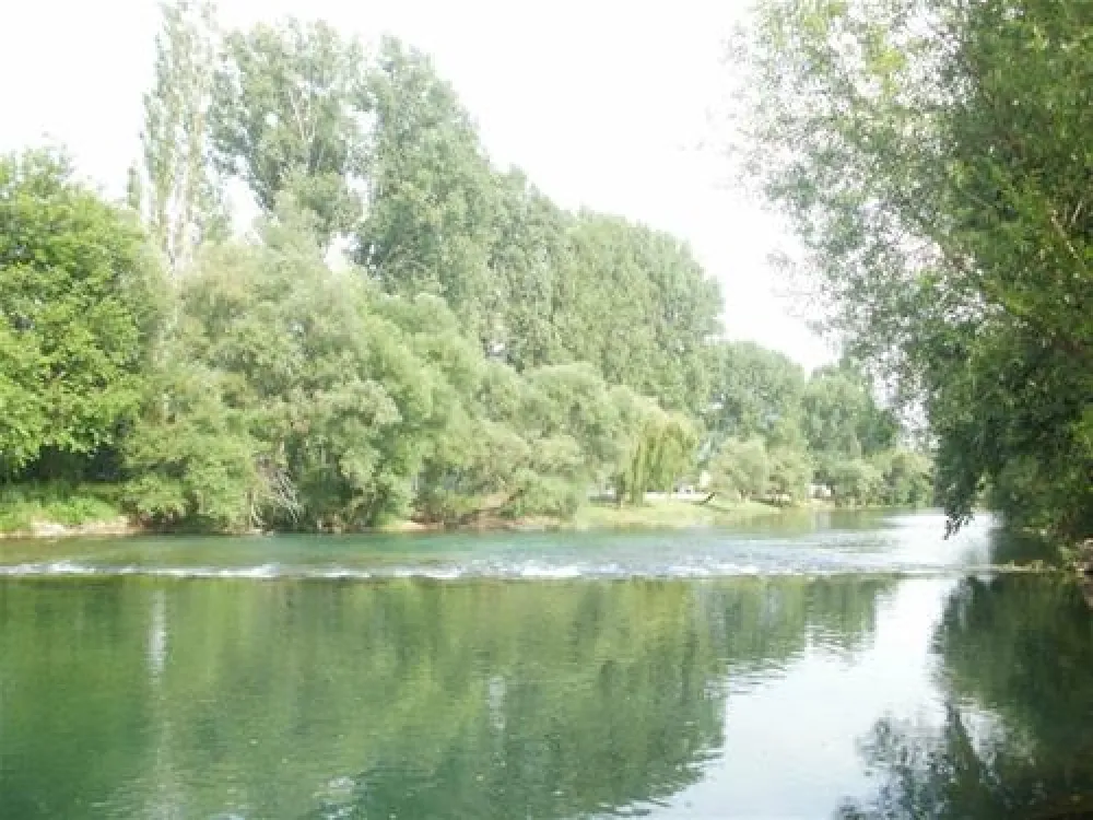 River Camp - HALF ISLAND Buna