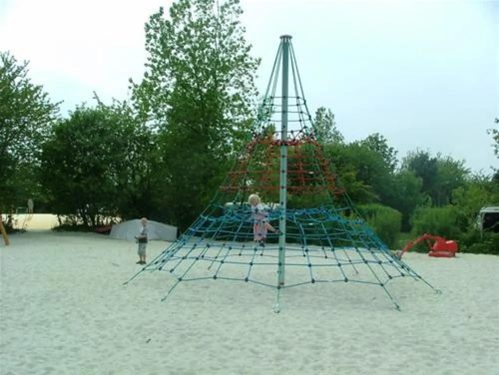 CampWest SportResort