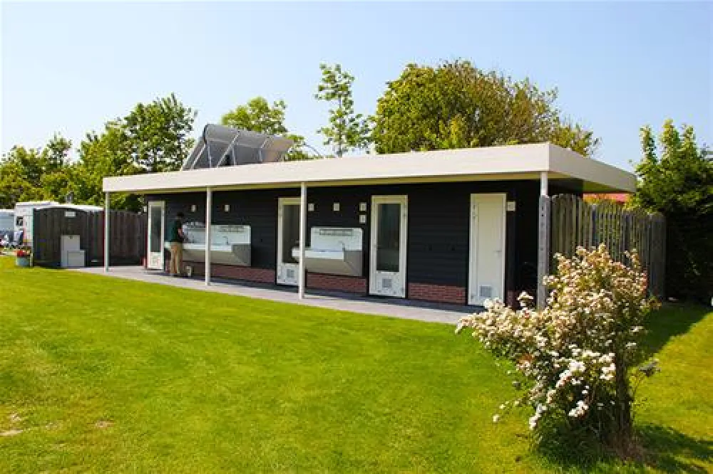 Hof De Driesprong aan strand