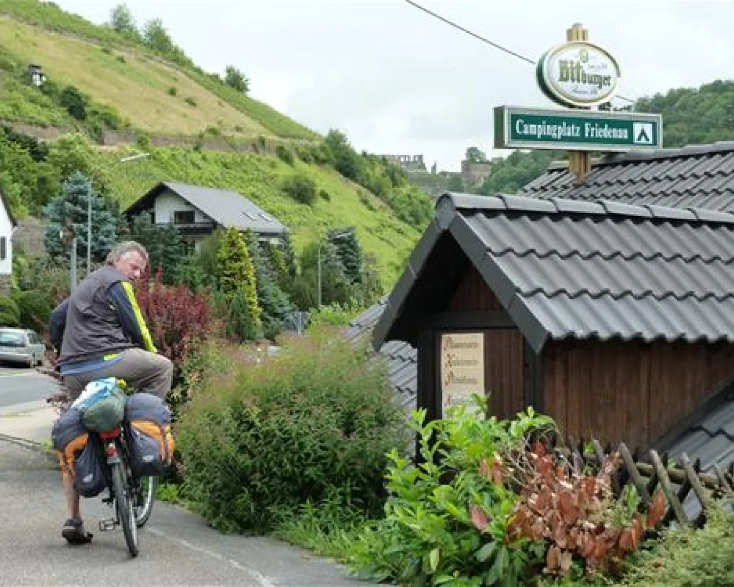 camping zubehöhr Berglander Camping-Essentials, Camping-Kochutensilien-Set, Campingzubehör-Ausrüstungs-Must-Haves, kommen mit Camping-Bestecksets, Tellern und Tassen, ideal für Outdoor-Kocher, Picknick, Grill Sport & Freizeit How to Go Winter model-grizlcfslx Herstellernummer:VDP64138