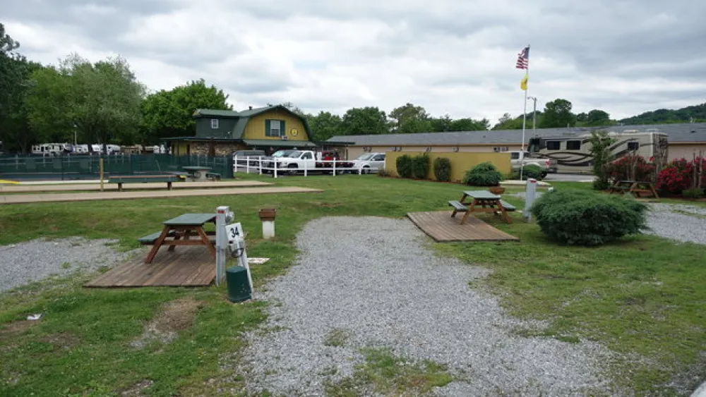 Nashville Yogi Bear Jellystone Camp Resort
