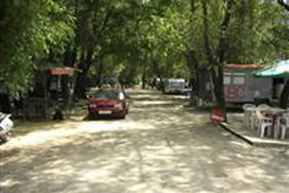 Katamarán Csónakkikötő és Kemping