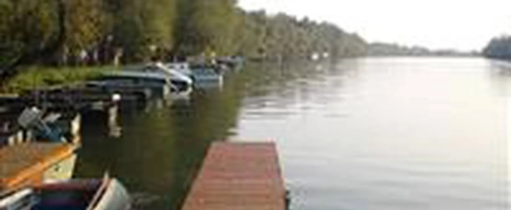 Katamarán Csónakkikötő és Kemping