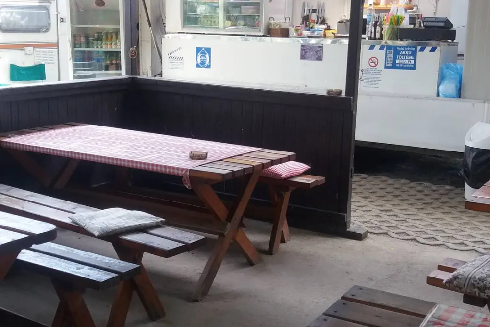 Katamarán Csónakkikötő és Kemping