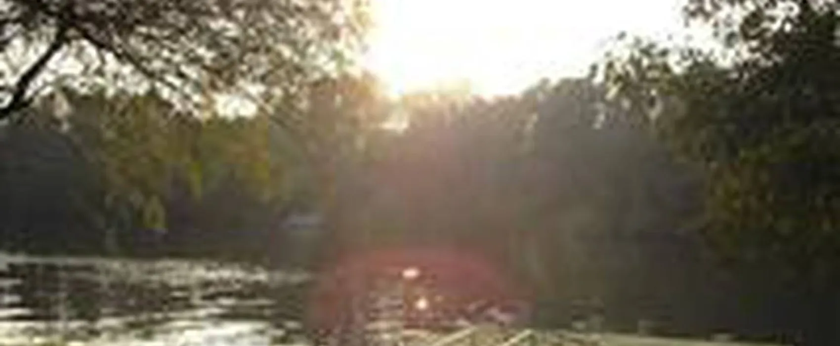 Katamarán Csónakkikötő és Kemping