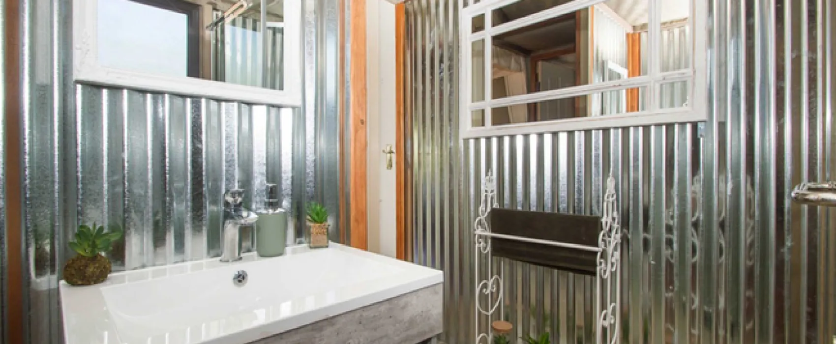 Idwala Le Ingwe Tent