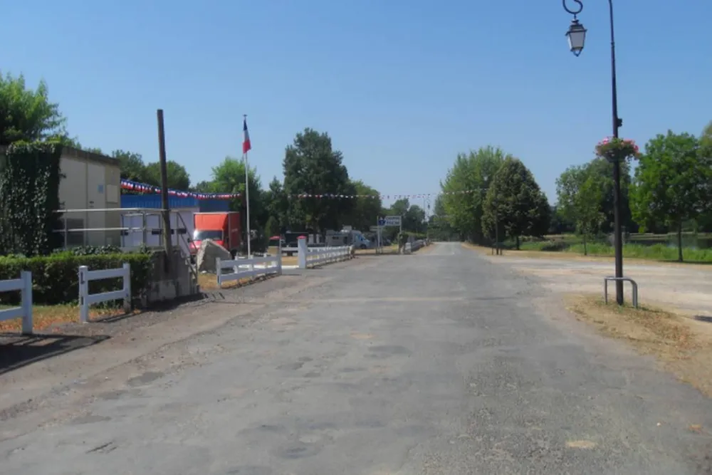 Camping Municipal Cercy La Tour