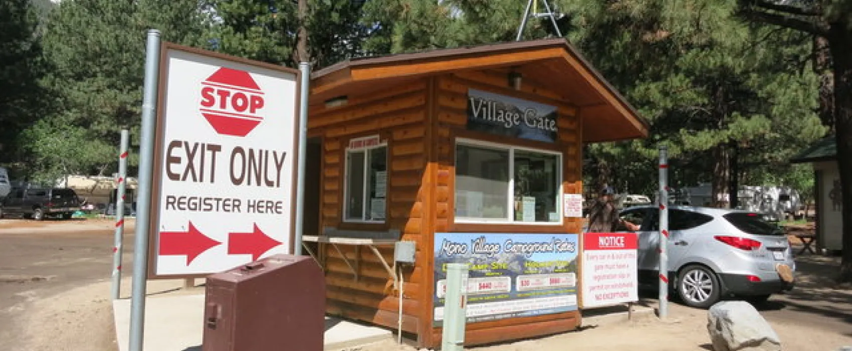 Annetts Mono Village