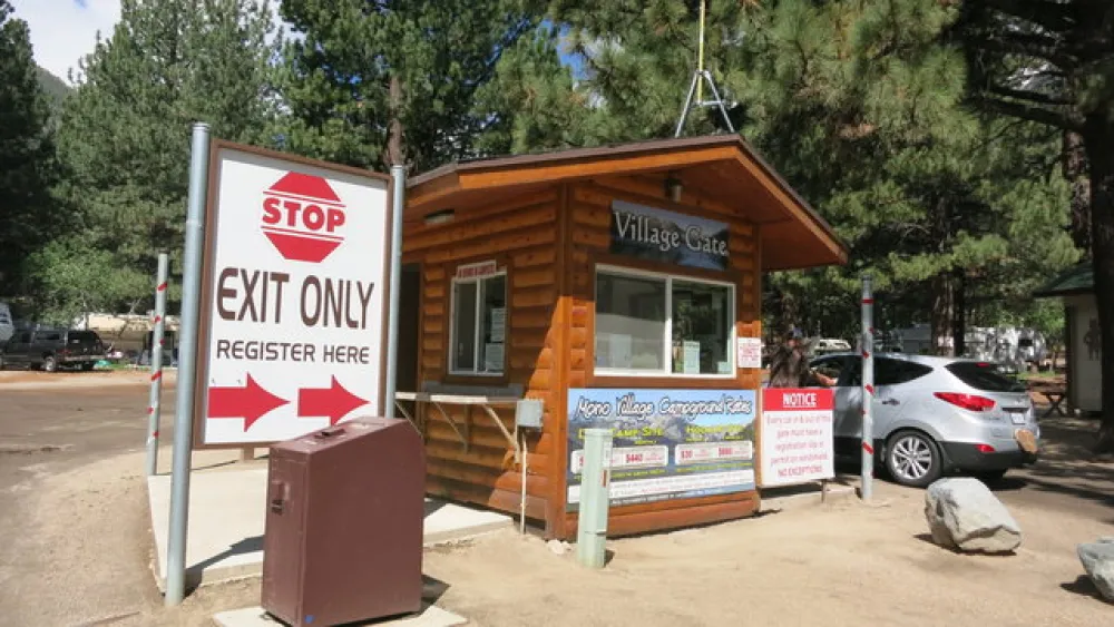 Annetts Mono Village