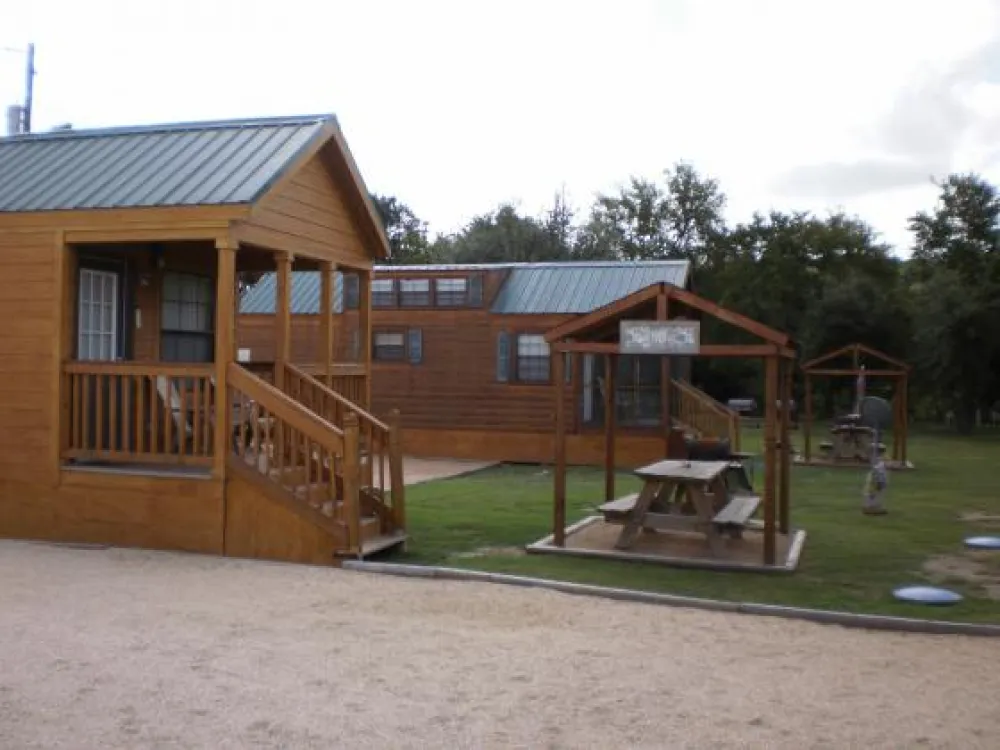 Rio Bonito Cabin & RV Park
