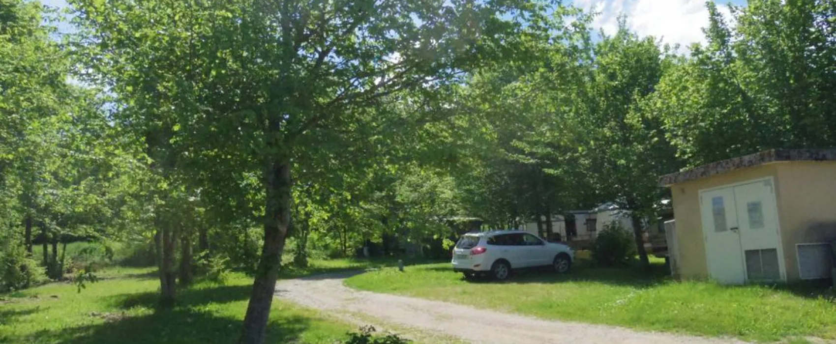 Camping Intercommunal Du Plan D'eau De Courtavon