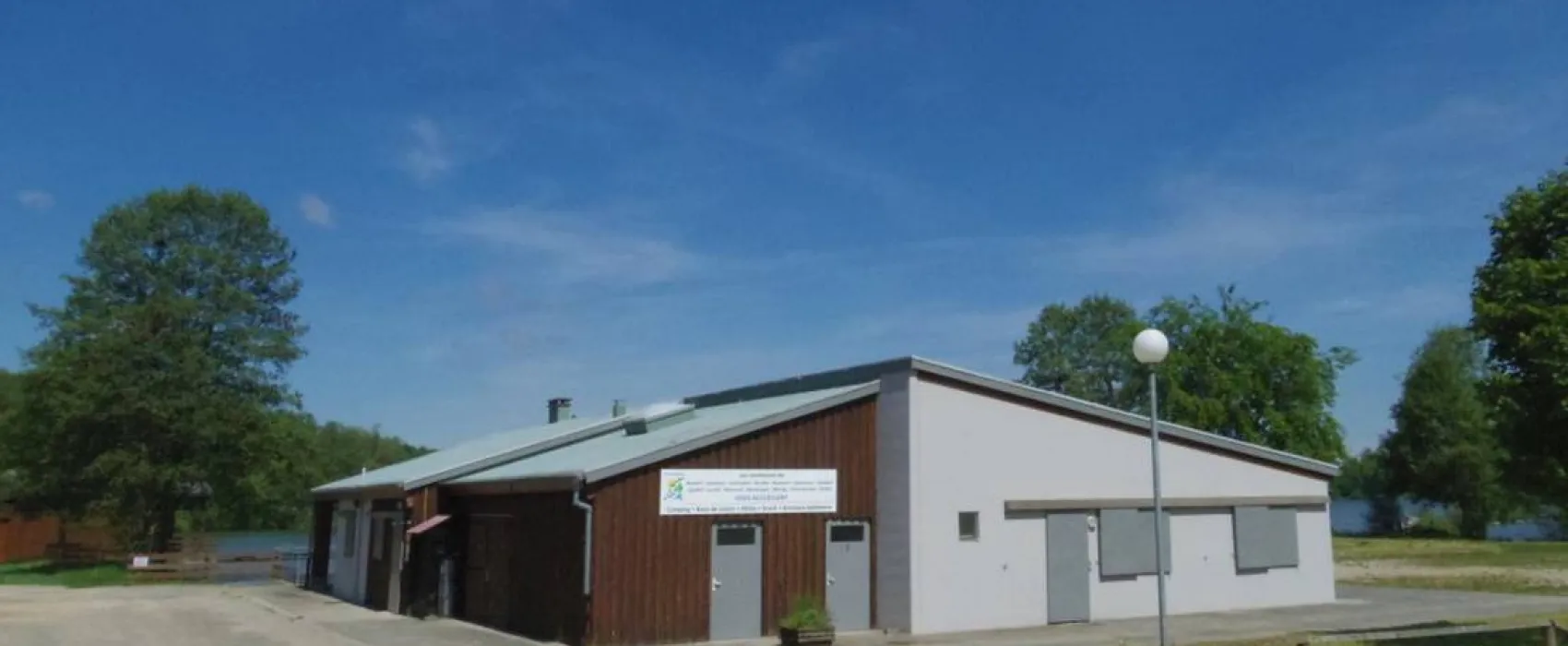 Camping Intercommunal Du Plan D'eau De Courtavon