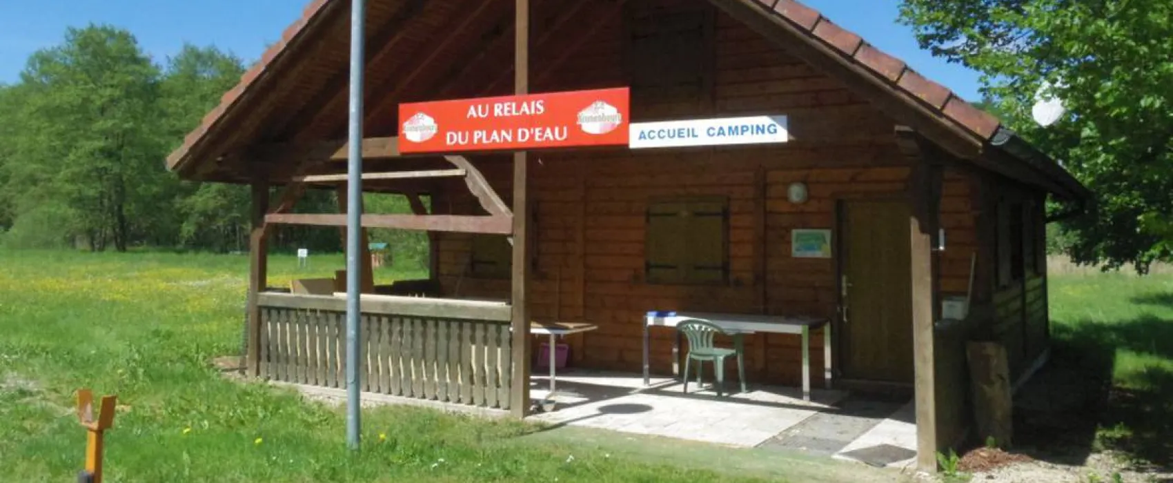 Camping Intercommunal Du Plan D'eau De Courtavon