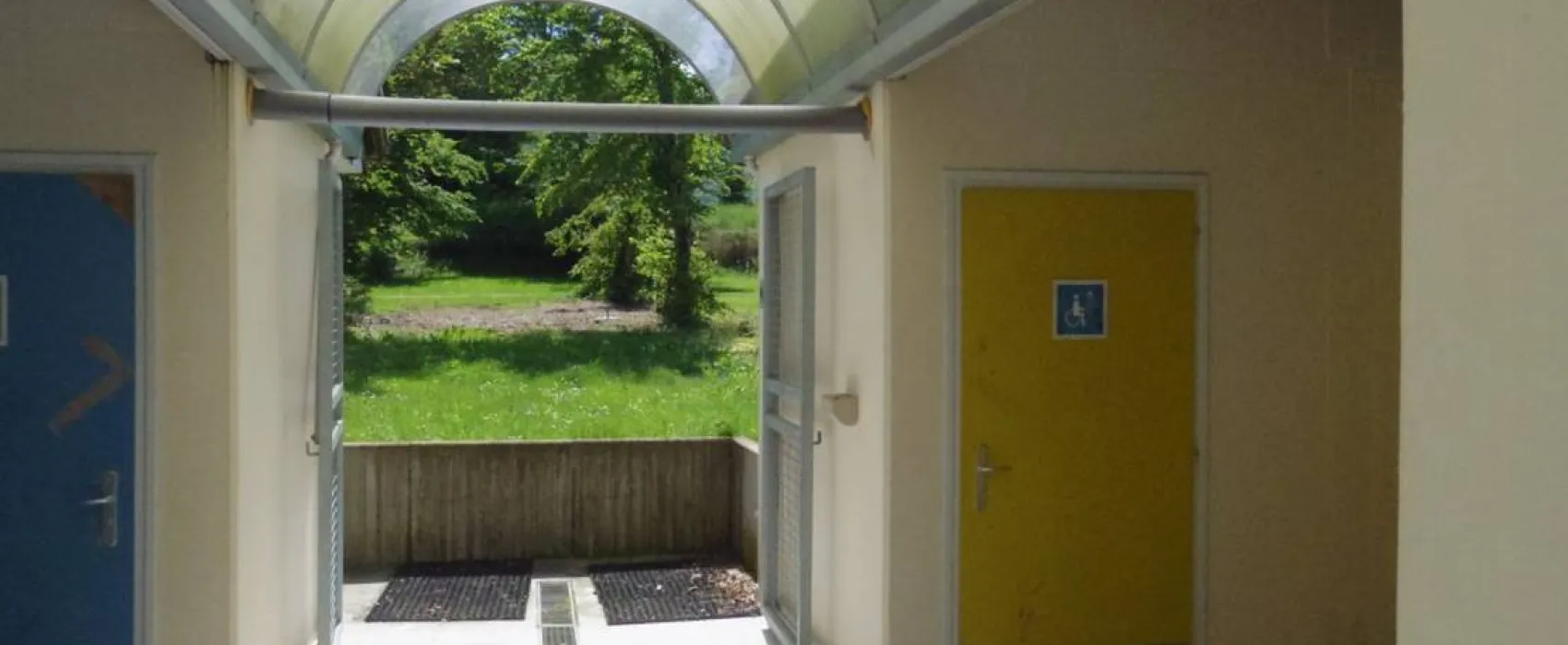 Camping Intercommunal Du Plan D'eau De Courtavon