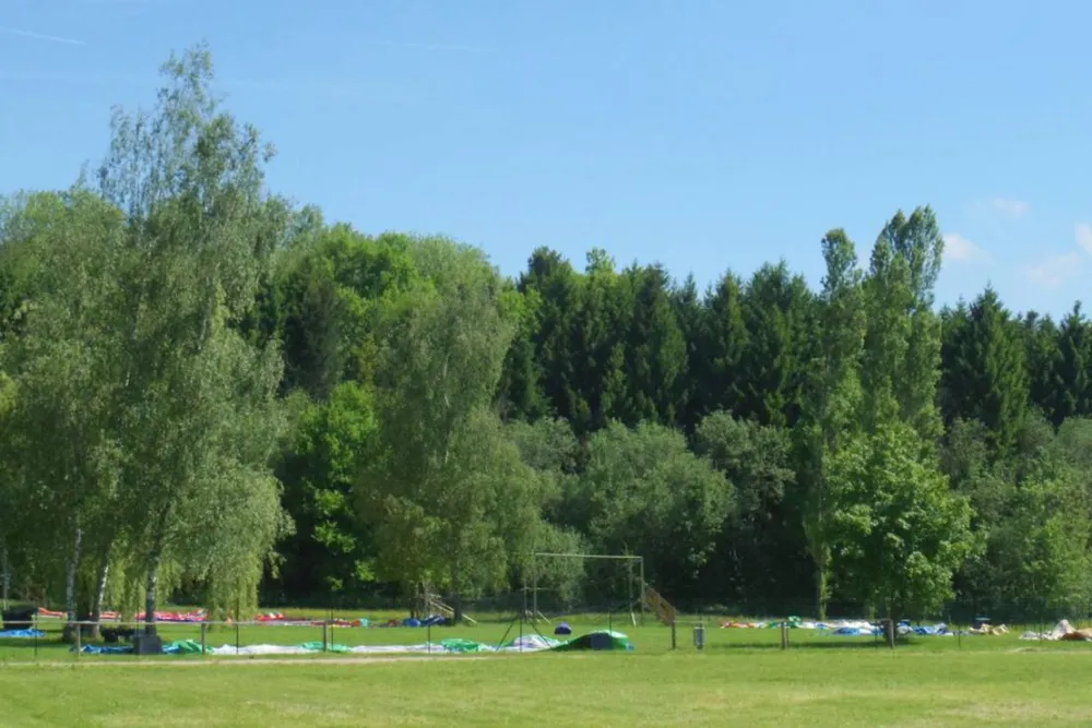 Camping Intercommunal Du Plan D'eau De Courtavon