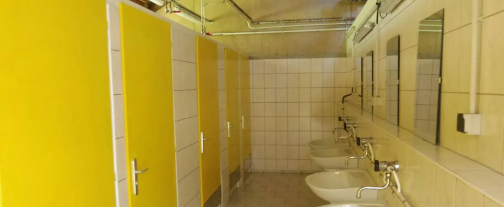 Camping Intercommunal Du Plan D'eau De Courtavon