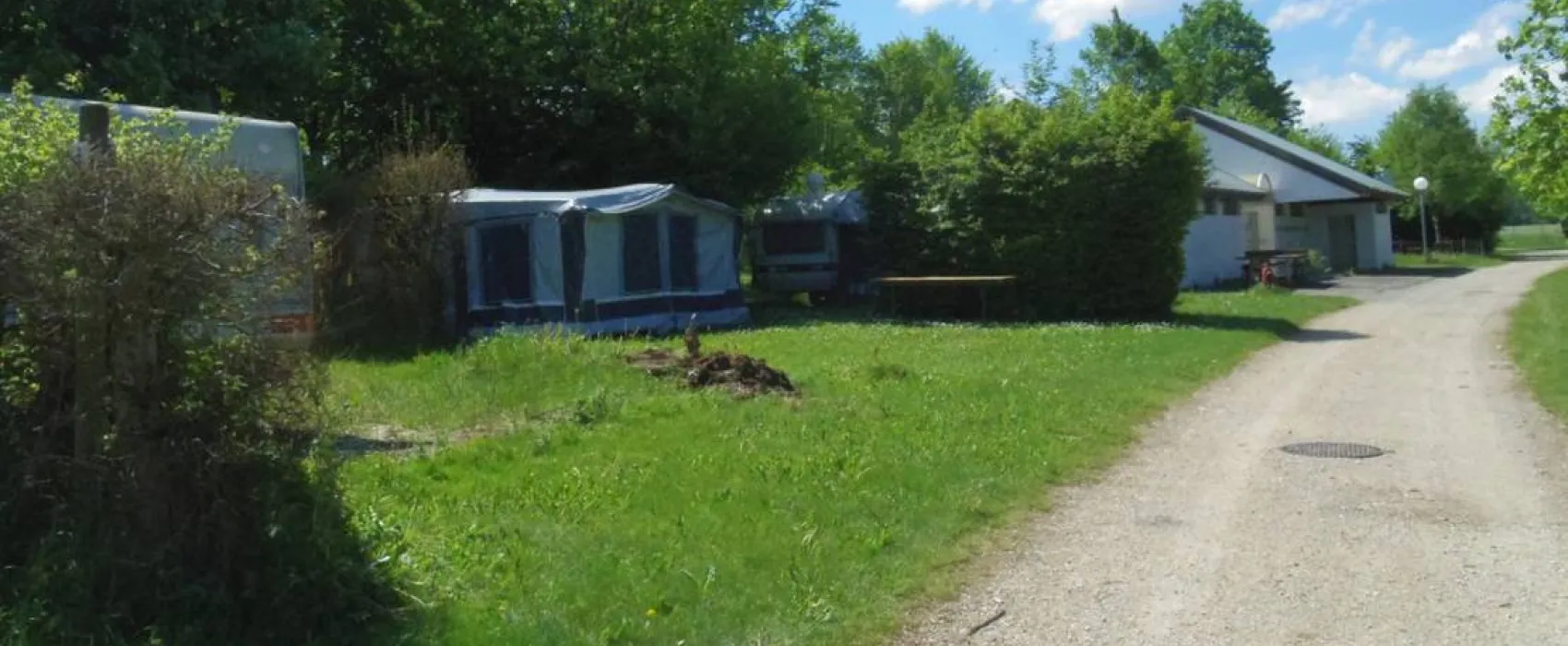 Camping Intercommunal Du Plan D'eau De Courtavon