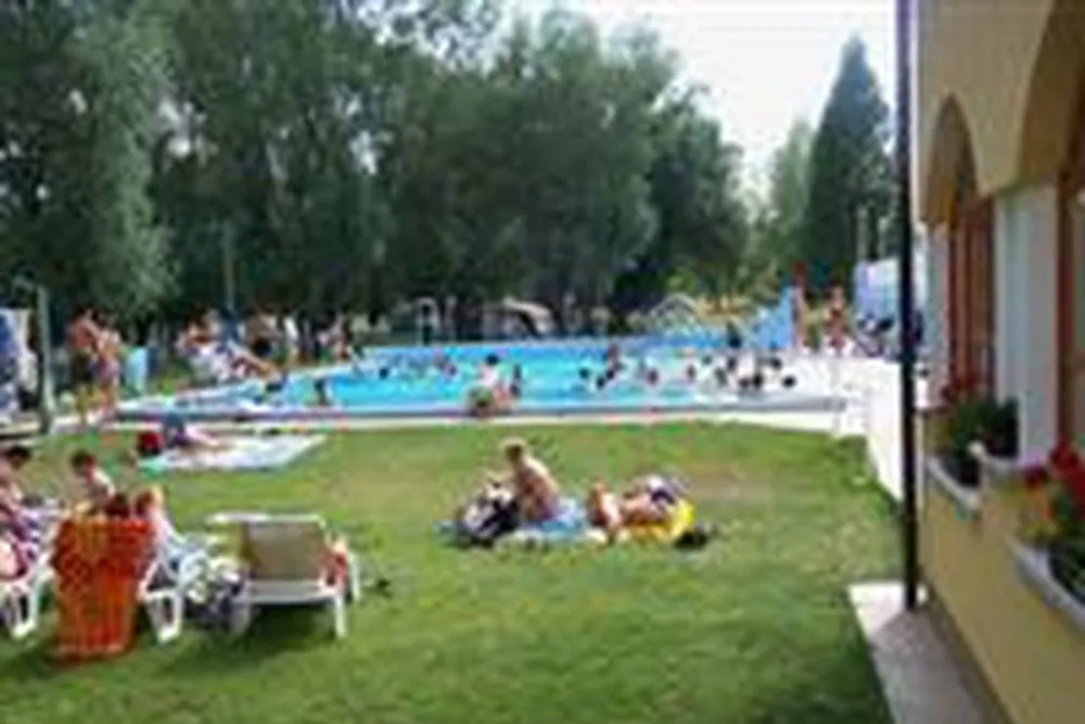 Füzes Camping - Panzió és Strandbad