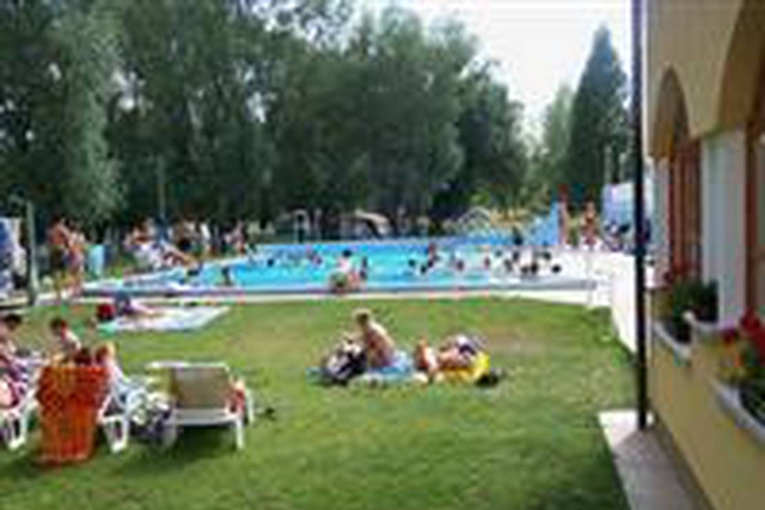 Füzes Camping - Panzió és Strandbad photo 4