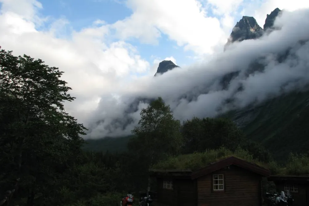 Trollstigen Camping Og Gjestegård