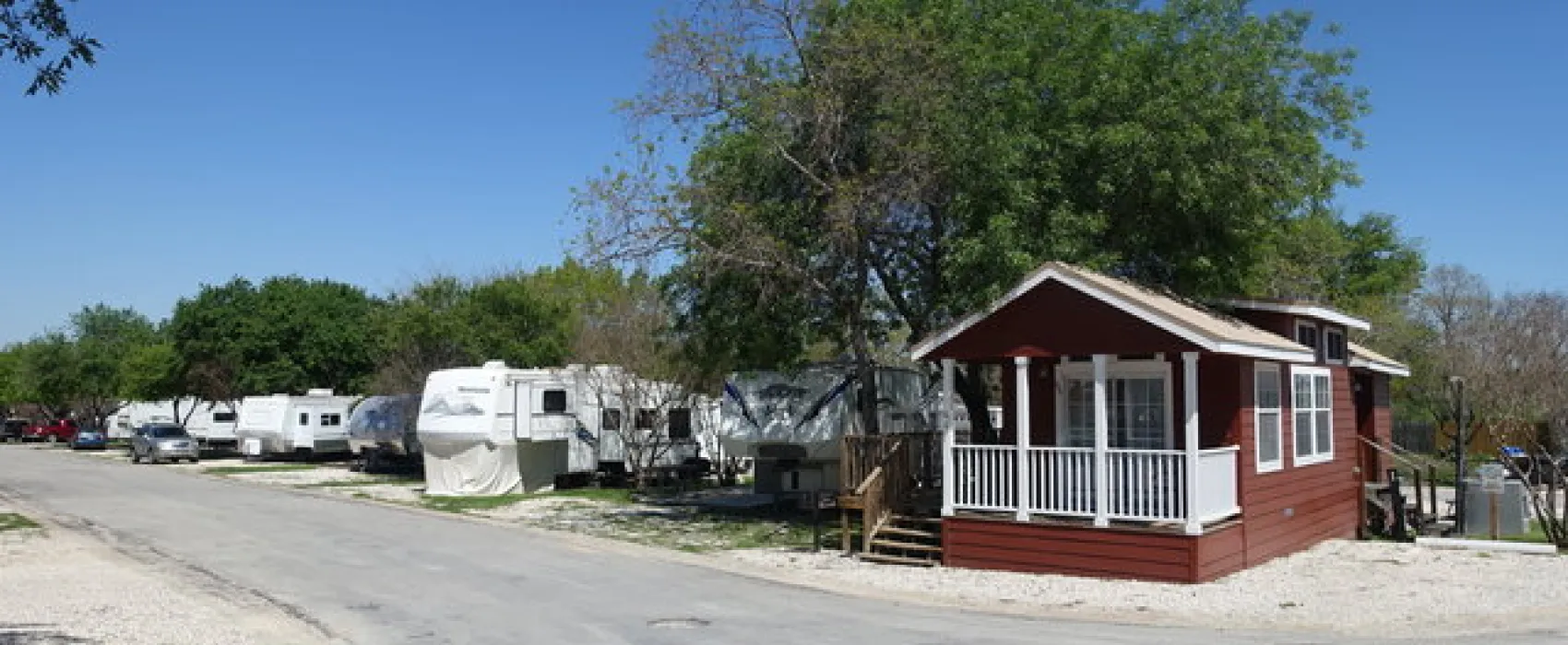 Hill Country Cottage & RV Resort