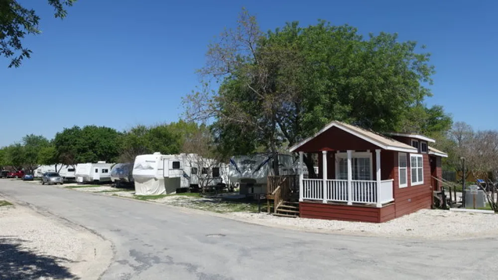 Hill Country Cottage & RV Resort