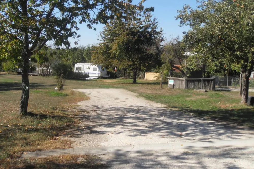 Camping aire naturelle De Mont-Chardon