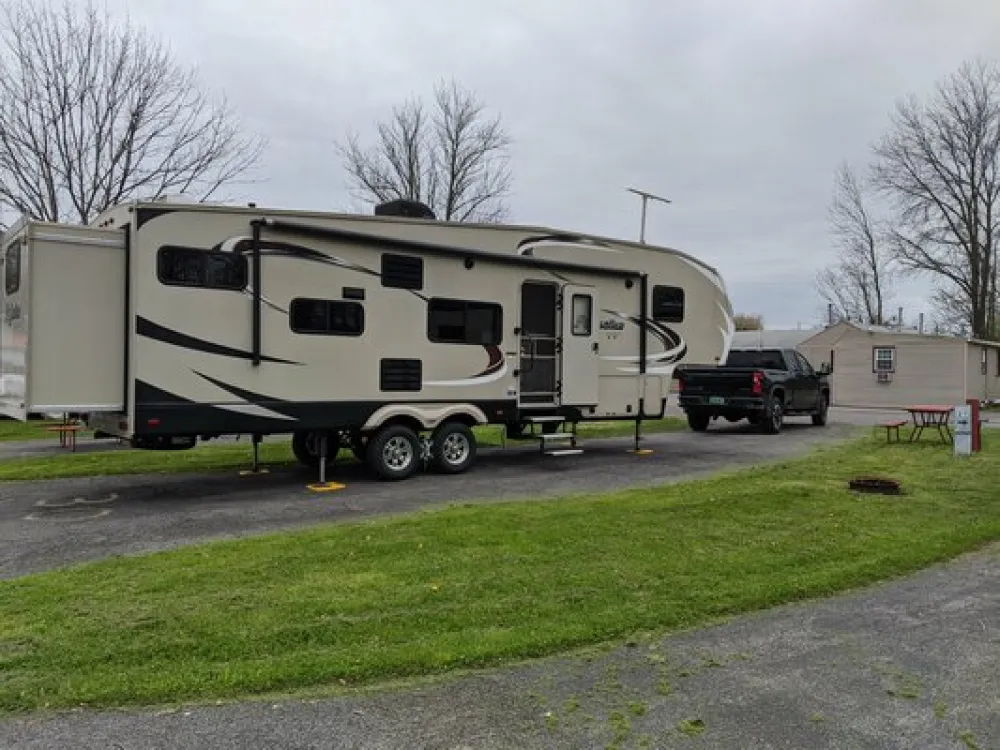 AA Royal Motel & Campground