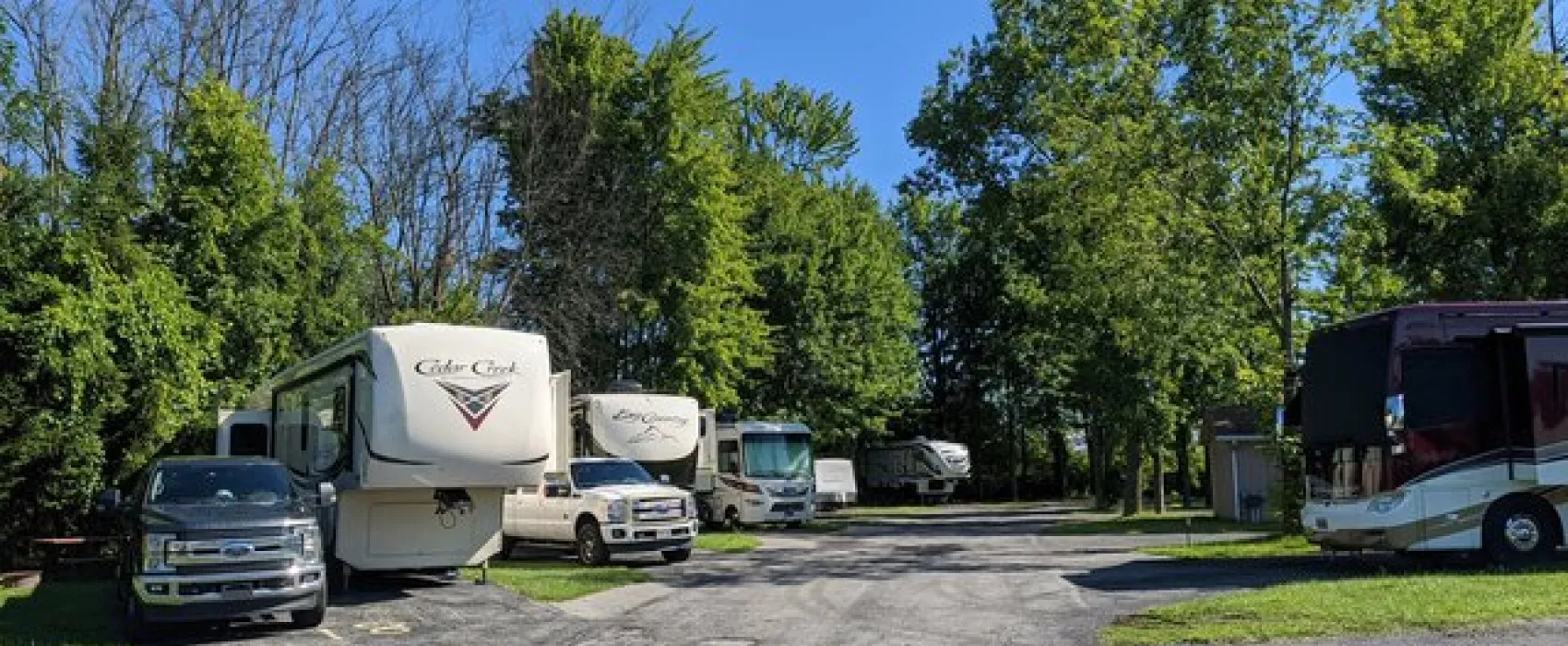 AA Royal Motel & Campground