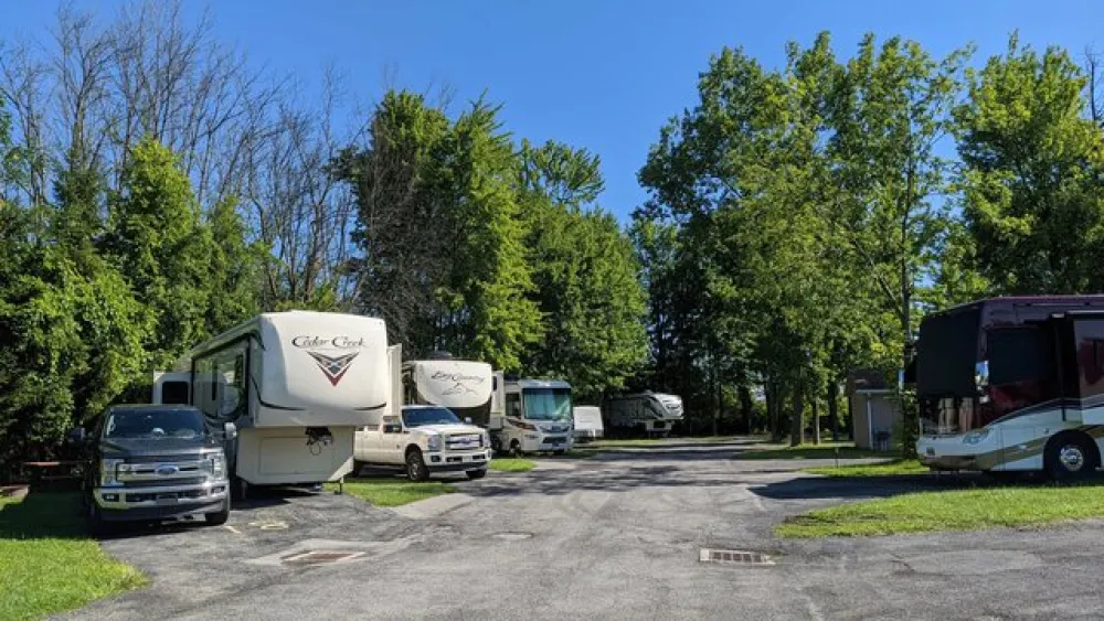 AA Royal Motel & Campground