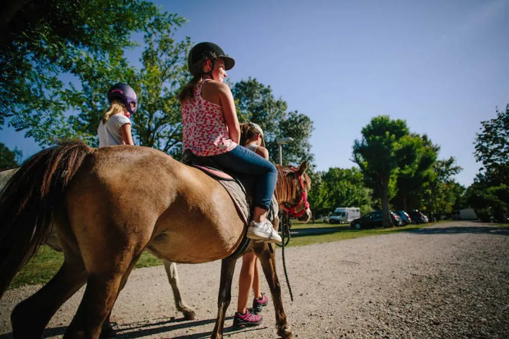 Camping les Plages de l'Ain