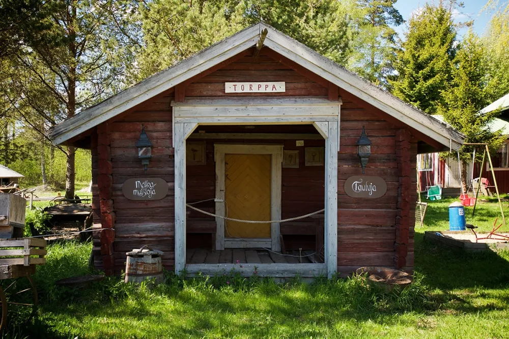 Hakunin hevos- ja kotieläintila