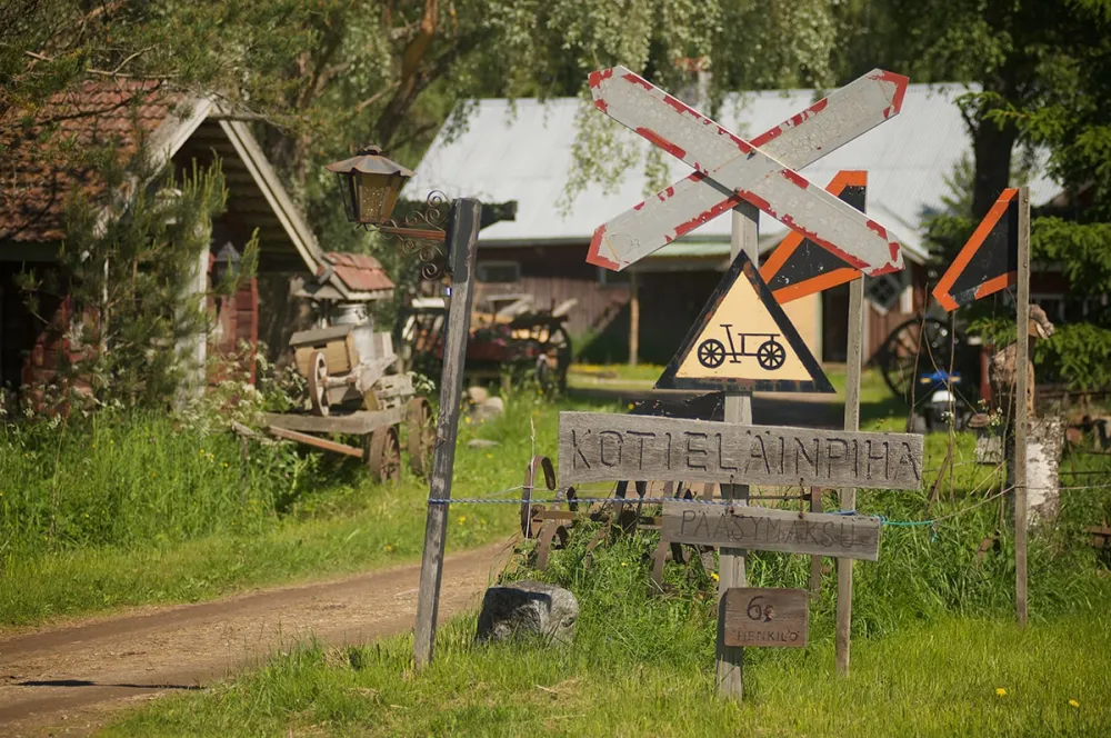 Hakunin hevos- ja kotieläintila