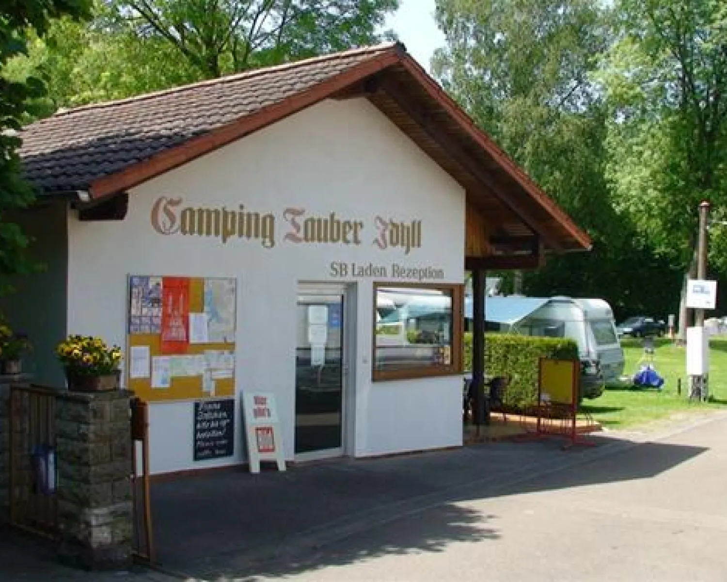 dachzelt auf anhnger Van-Haltestelle Camping Anhnger mit Dachzelt  VAN-HALTESTELLE