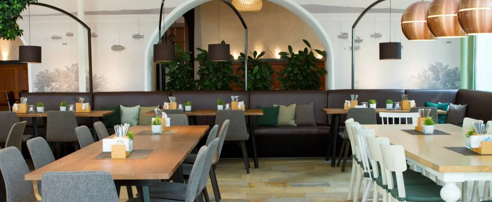 Schloss Helmsdorf OHG