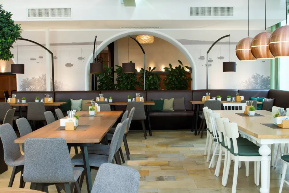 Schloss Helmsdorf OHG