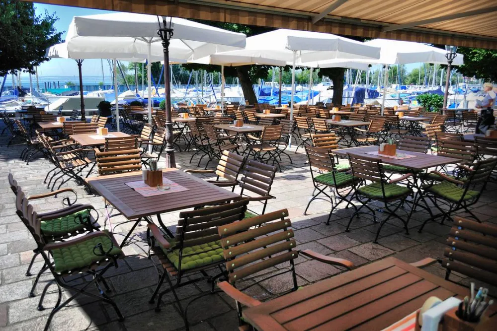 Schloss Helmsdorf OHG