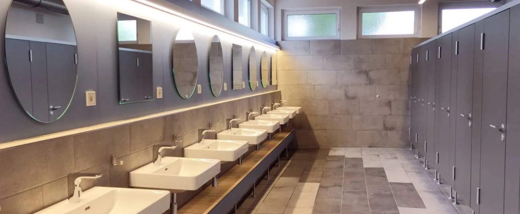 Schloss Helmsdorf OHG