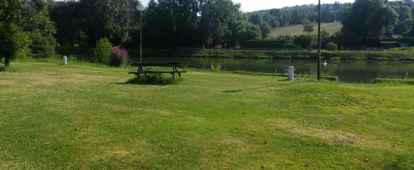 Camping Les Dames De Meuse